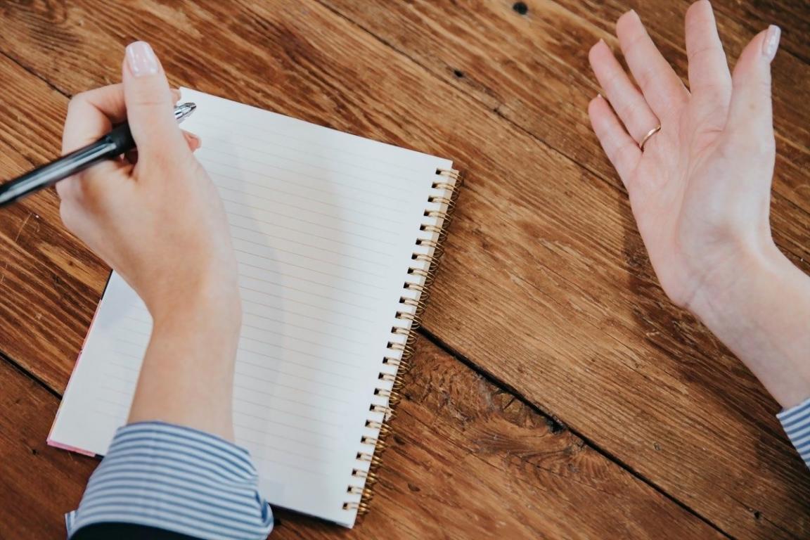 Teilnehmerin beim Lernen